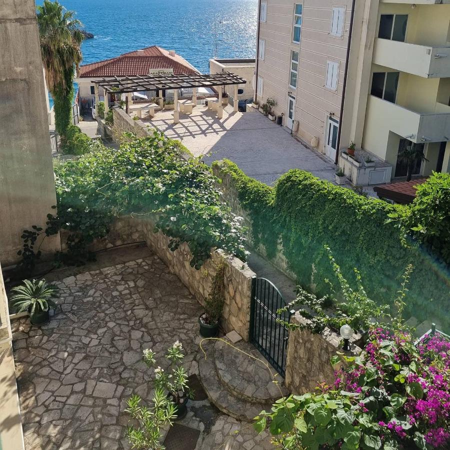 Apartments Rales Sveti Stefan Exterior foto